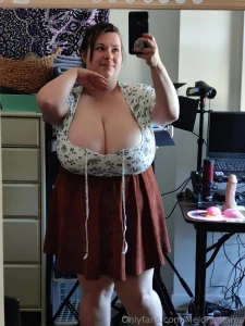 I need a custom made milkmaiden dress this is a 4xl top btw three part 1