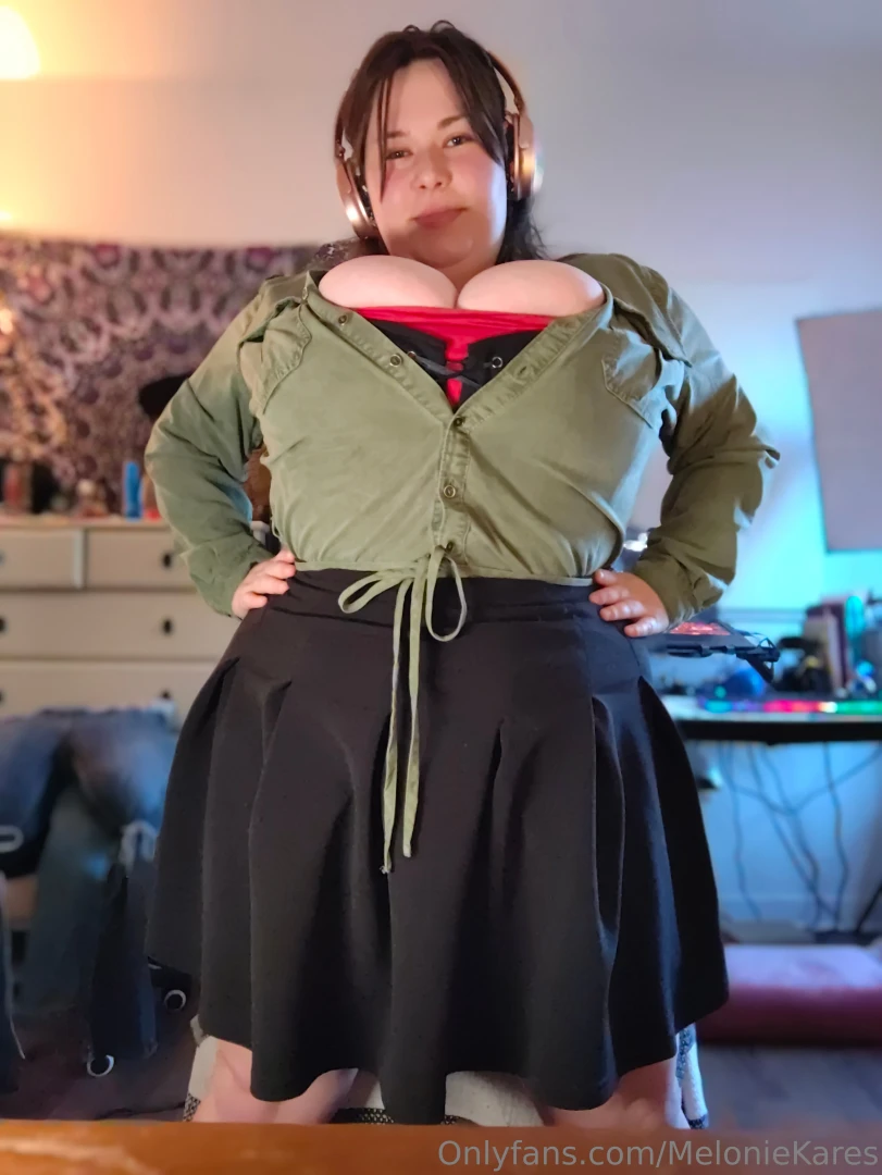 Tits all the way up to my shoulders spilling out just cause i moved a part 34 