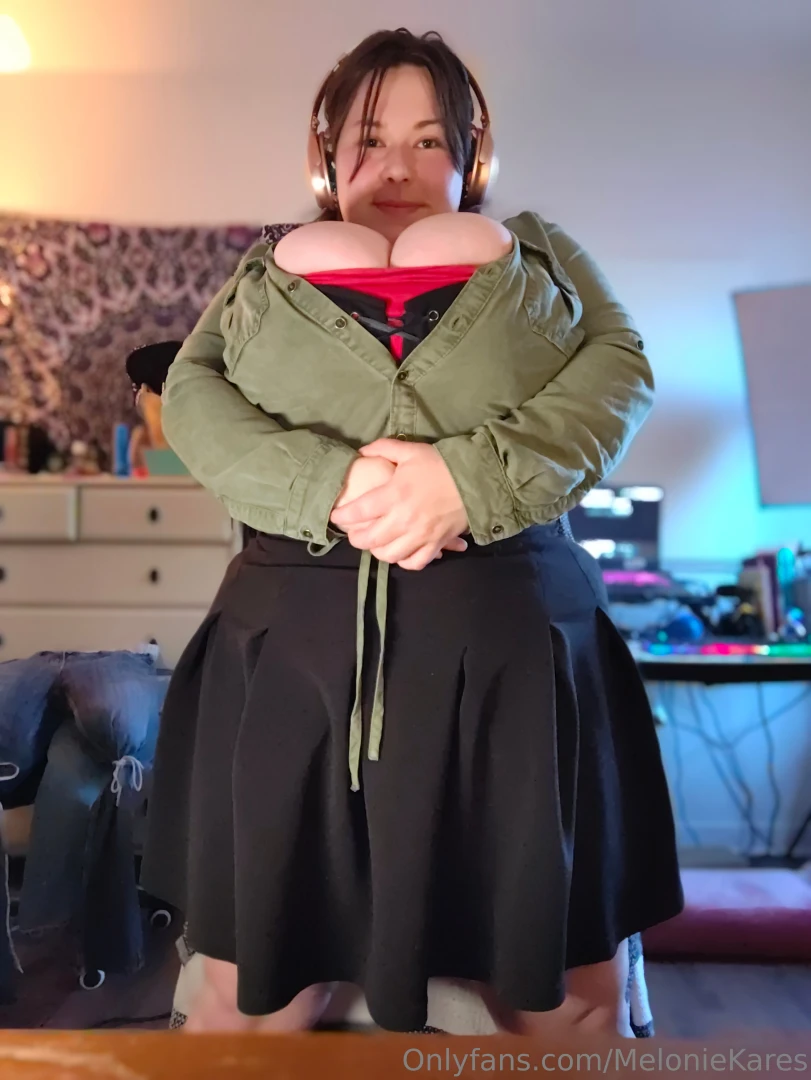 Tits all the way up to my shoulders spilling out just cause i moved a part 18 