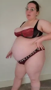 How fat and gigantic do you have to be to outgrow your maternity