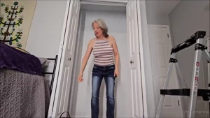 Accidental panty and belly button exposure - morina fetish free video