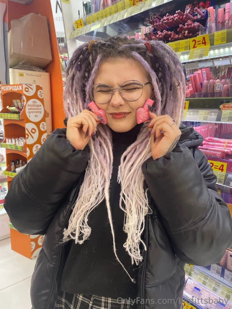 I love find new cosmetics for my looks 