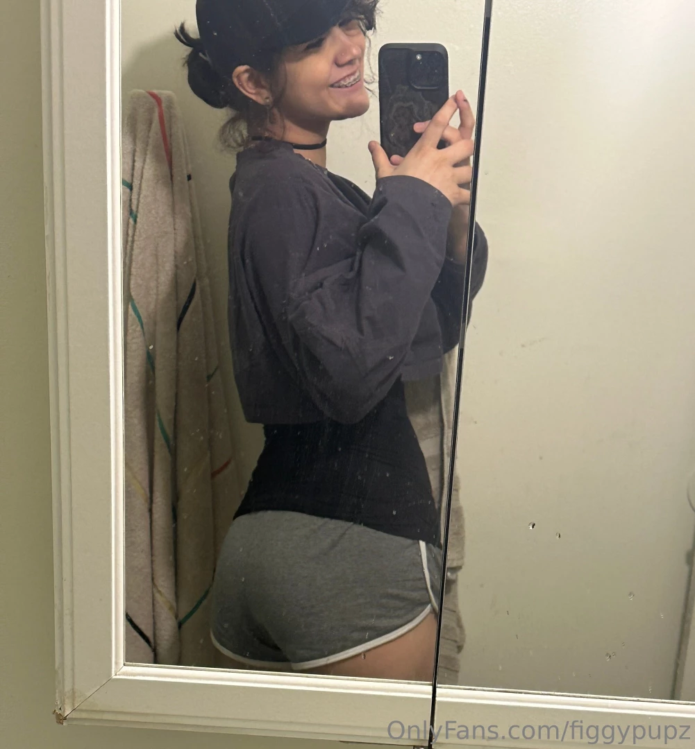 Some pics i took on vacation 3 these shorts rlly make me look caked up part 3 