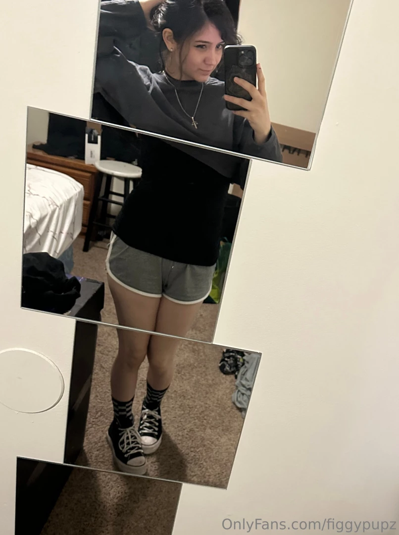 Some pics i took on vacation 3 these shorts rlly make me look caked up 