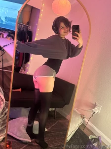 Part iii these are all the selfie-style pics from that set d i put a part 11