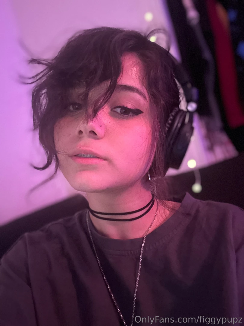 Part iii these are all the selfie-style pics from that set d i put a part 2 