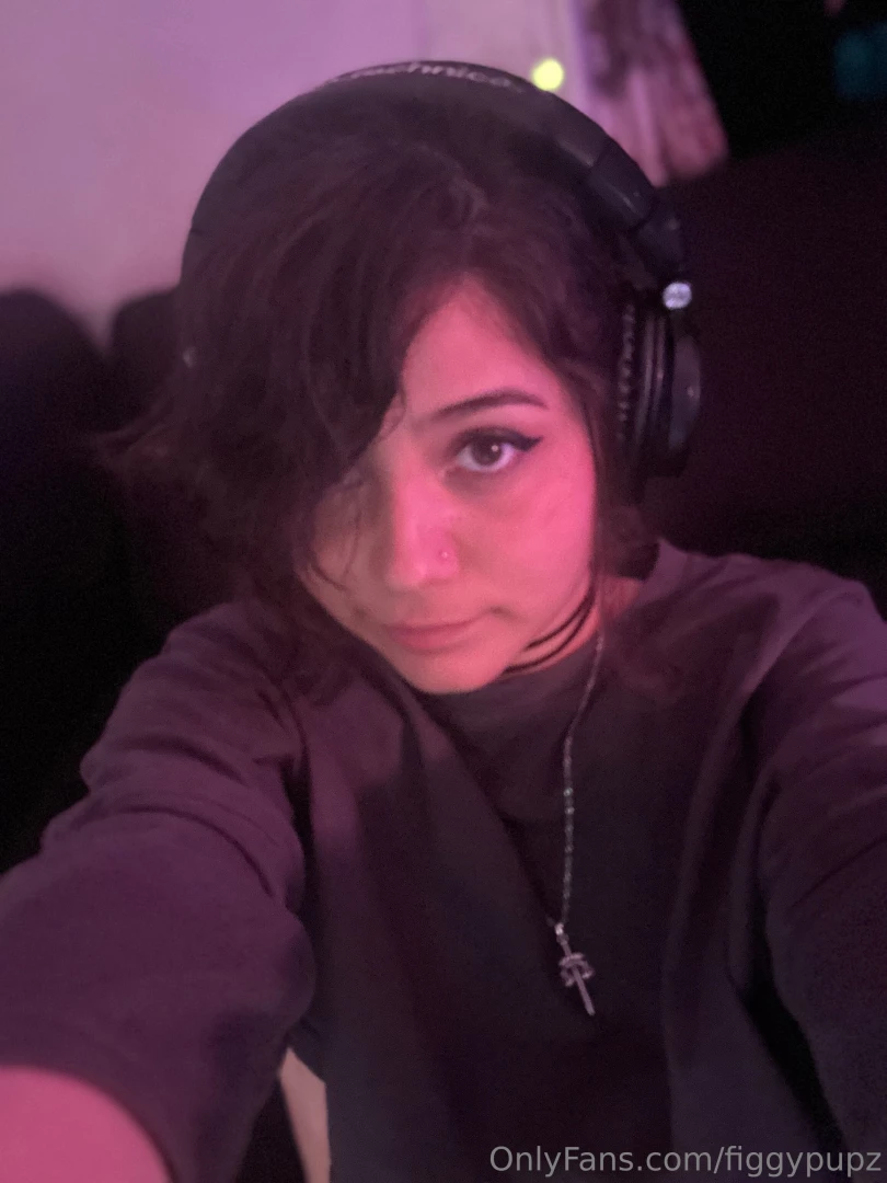 Part iii these are all the selfie-style pics from that set d i put a part 8 