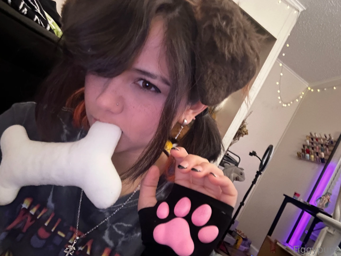 Just a puppy with her toys - part 1 