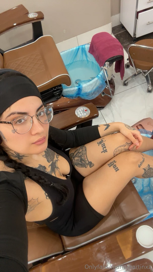 Pretty feet incomingggg 