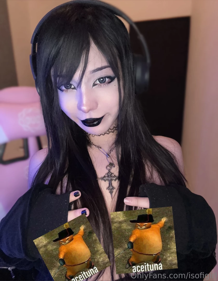 Que haces pervertido mis ojos est n aqu arriba gt b 