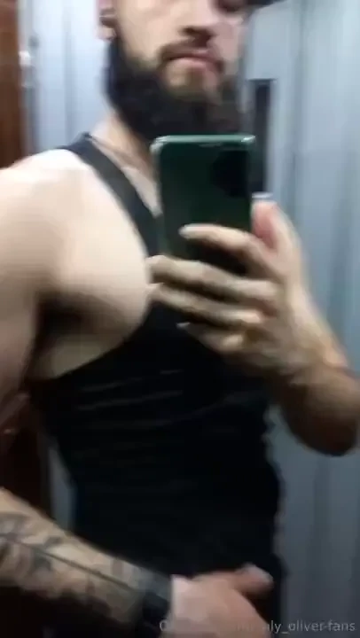 You want to see me bragging my body after the gym here is the full 