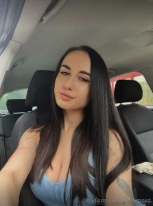 This juicy hot brunette daarrrkcharm has a very deep throat and a part 650