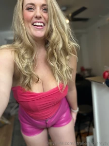 I feel like a barbie in this outfit and i m here for it