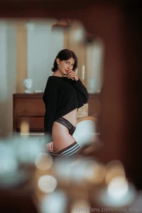 More with mowmimejker if you want to see full nudity set pics and gifs