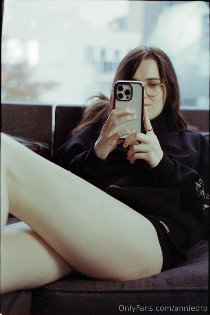 Woke up feeling anxious so heres me in my natural habitat on tiktok 