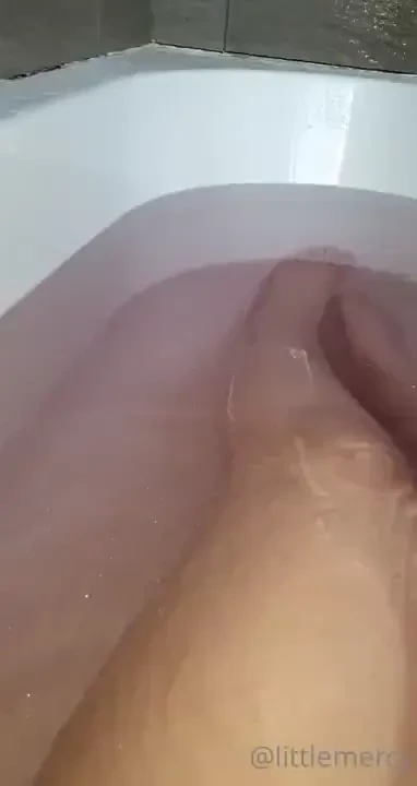 Some one fancy giving me a foot rub in my sparkly bath 