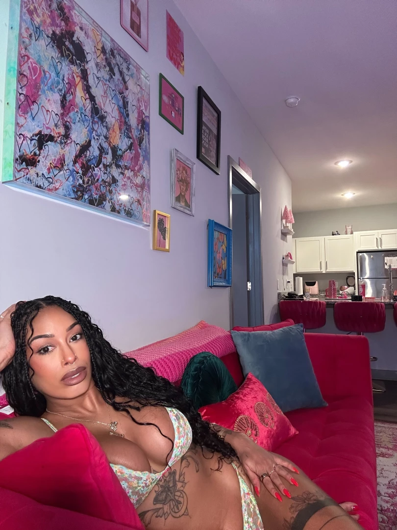 Happy 2025 subscribe to missbnasty to chat with me 