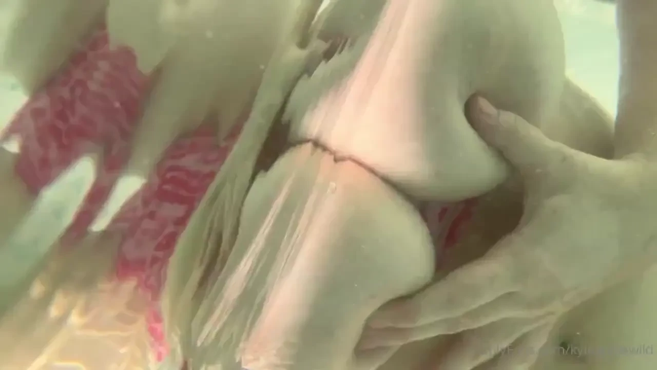 Water makes me sooo horny 