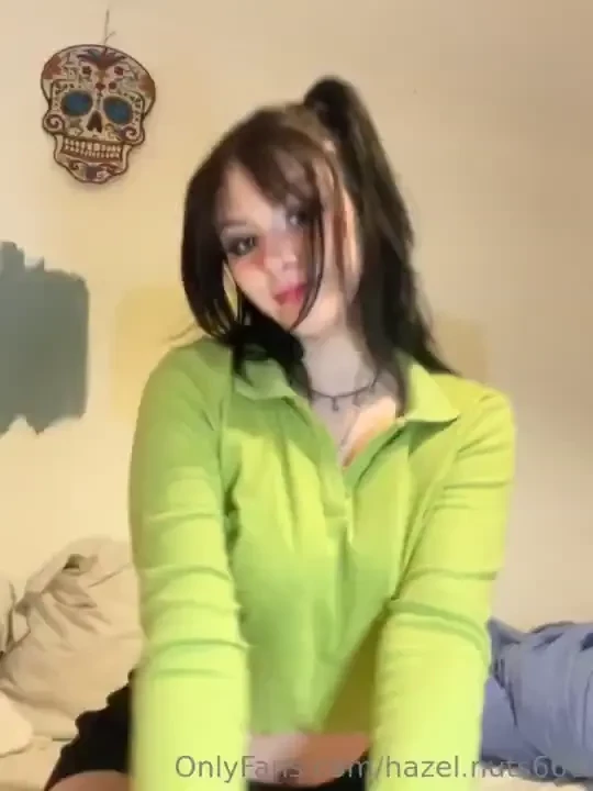 Stripping n playing w my titties 