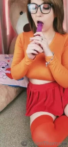 Velma can t find her glasses and ends up with something up her bum