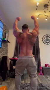 Rear double biceps