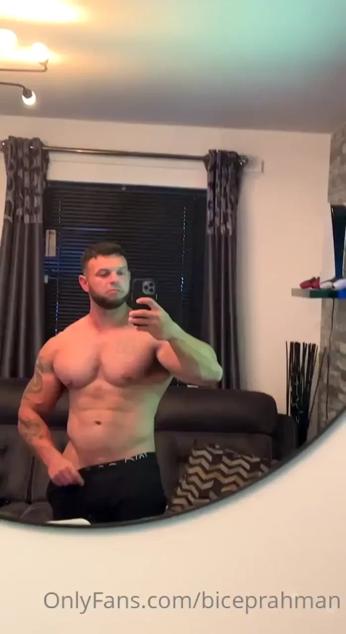 Who wants to feel my sweaty muscles 