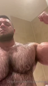 Wet hair flexing