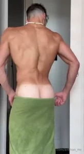 My juicy ass feels so pumped after my workout it doesn t let the towel