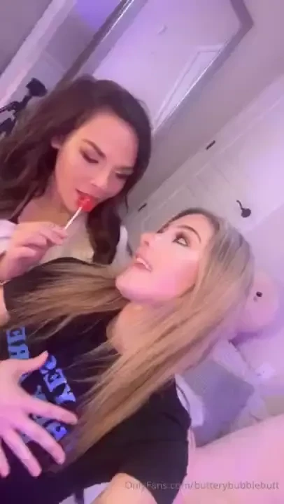 Ill be live at 6pm pst 9pm est with my girlyyyy friend 