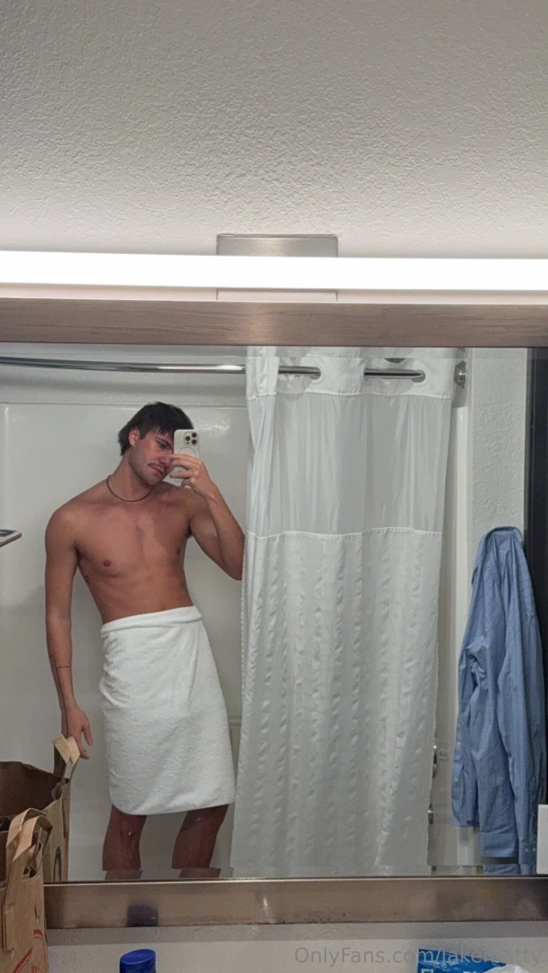 Message me with content you want to see i m open to trying new things 