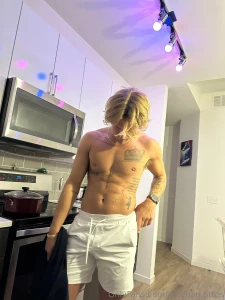 I came in here for a snack but now i just wanna be the meal