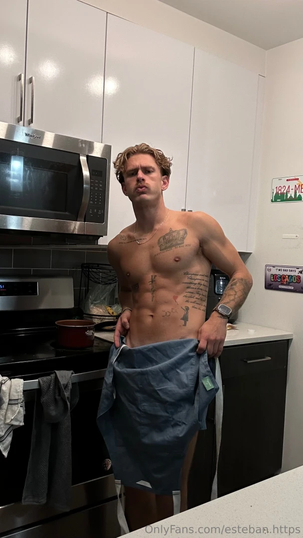 Got a big piece of meat under this apron who s cumming to eat 