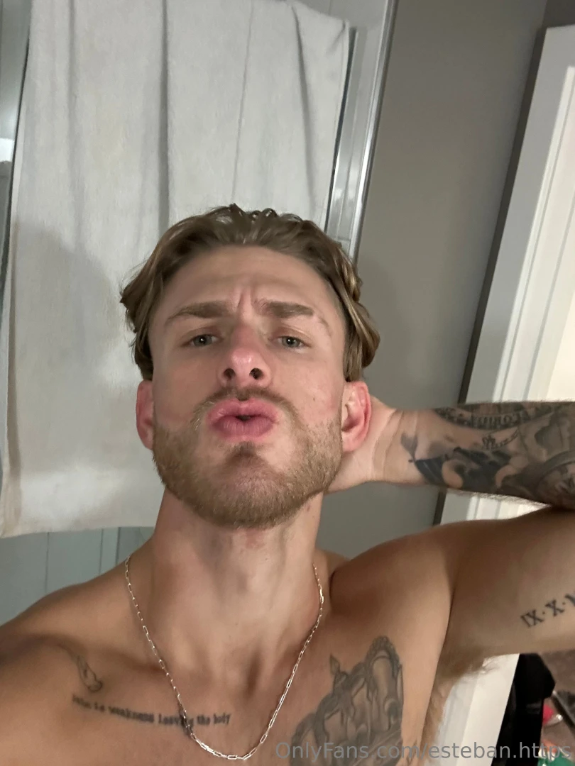 Staring at this selfie won t be enough you ll want the rest too 