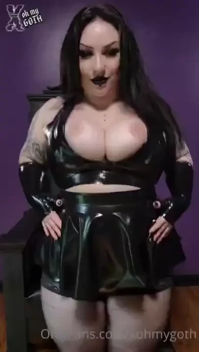 Real latex dm me latex shake for the full length vid 
