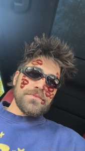 Besos all around part 3