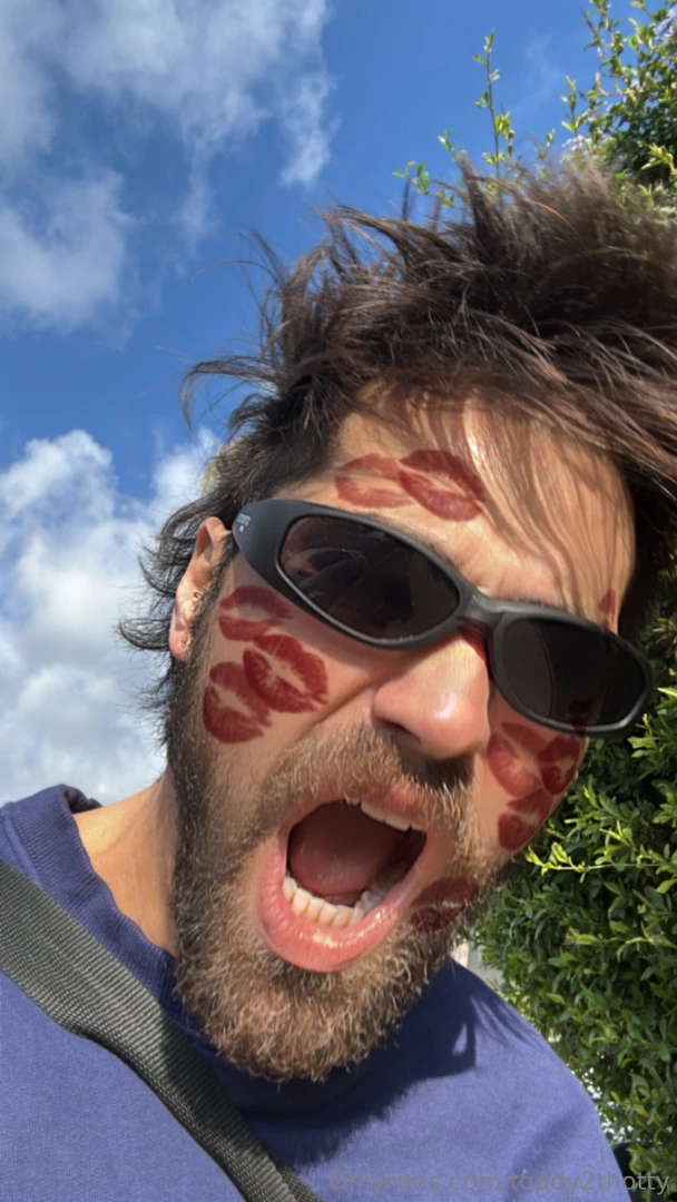 Besos all around part 2 