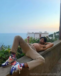 Message me a if you want a free subscription to toomuchtoddy