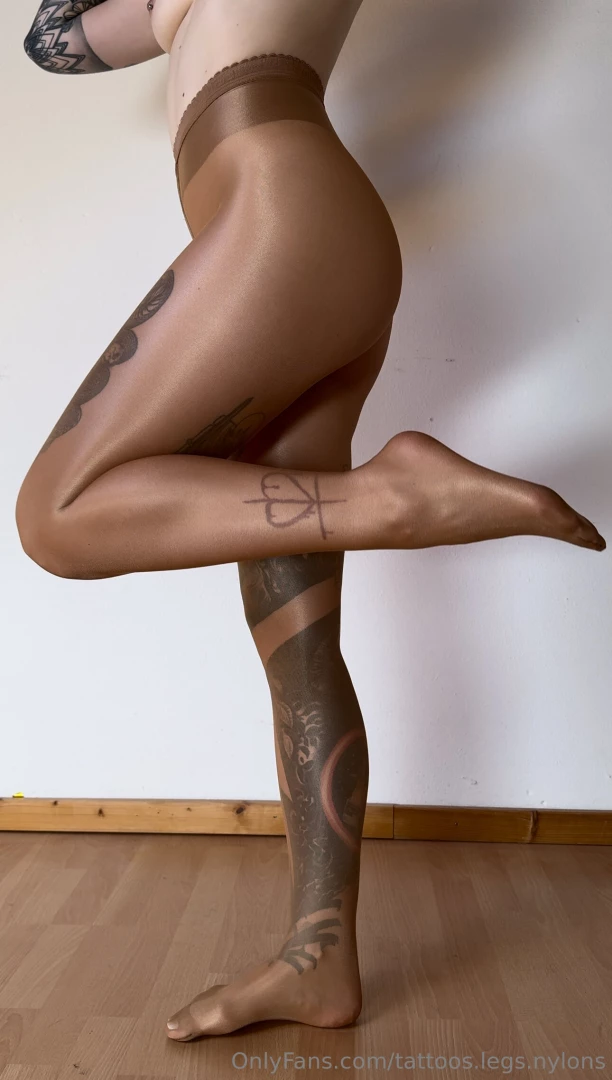 Tattoos.legs.nylons1 