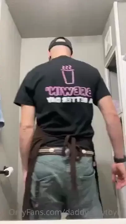 Happy friday fuckers need someone to help you get off this weekend hmu 