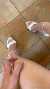 Ti voglio vedere come un cagnolino in ginocchio con la bava alla bocca
