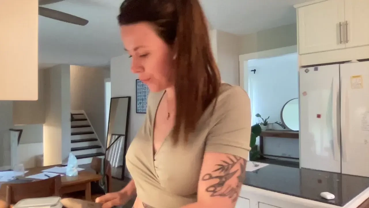 Stream started at 05 20 2023 09 18 pm come hang in the kitchen 