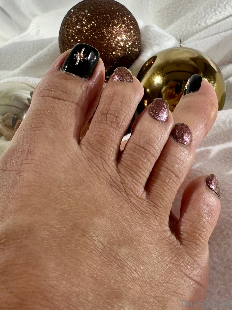 Holiday party-ready shoes and pedi with shiny wrinkled soles set part 16 
