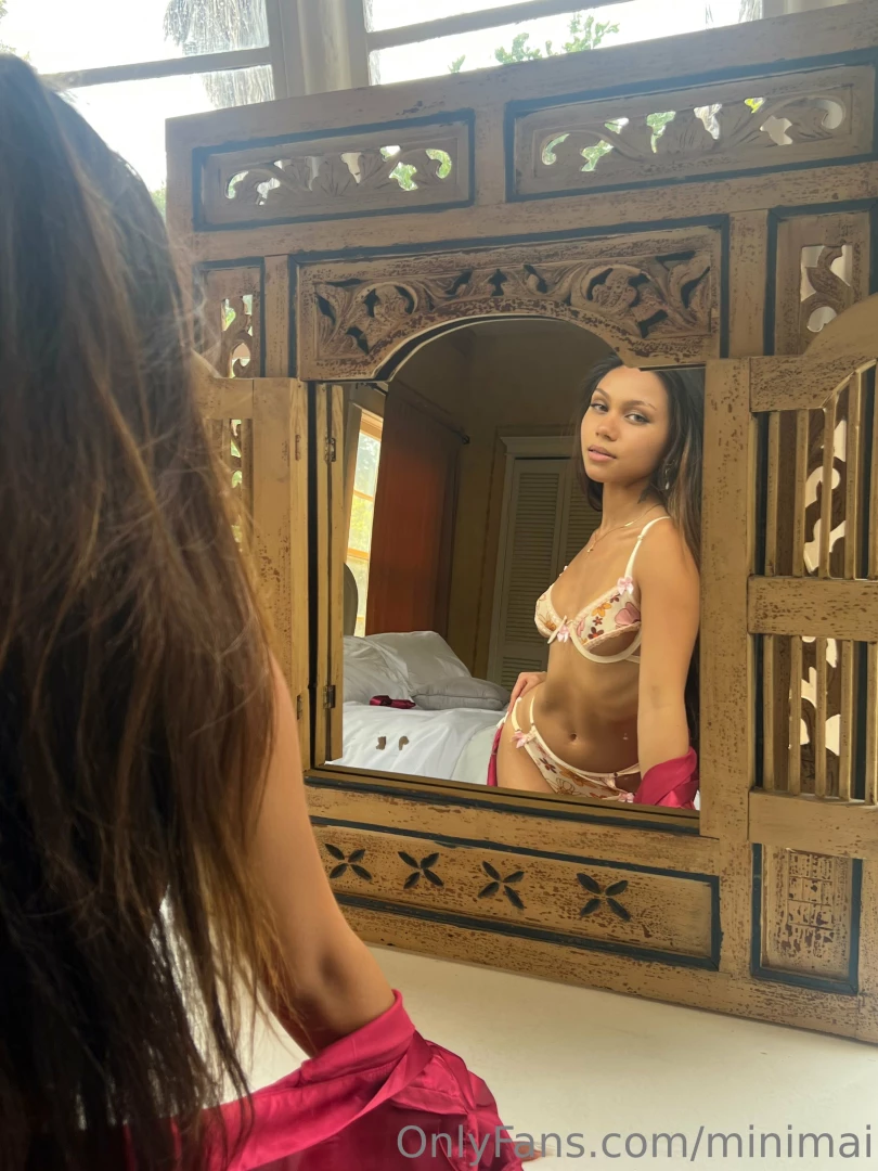 Lock eyes with me baby 