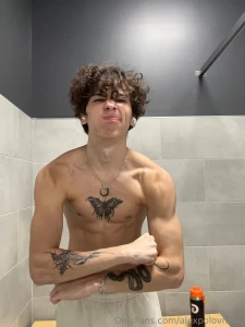 Just got back from the gym rn who wanna see more
