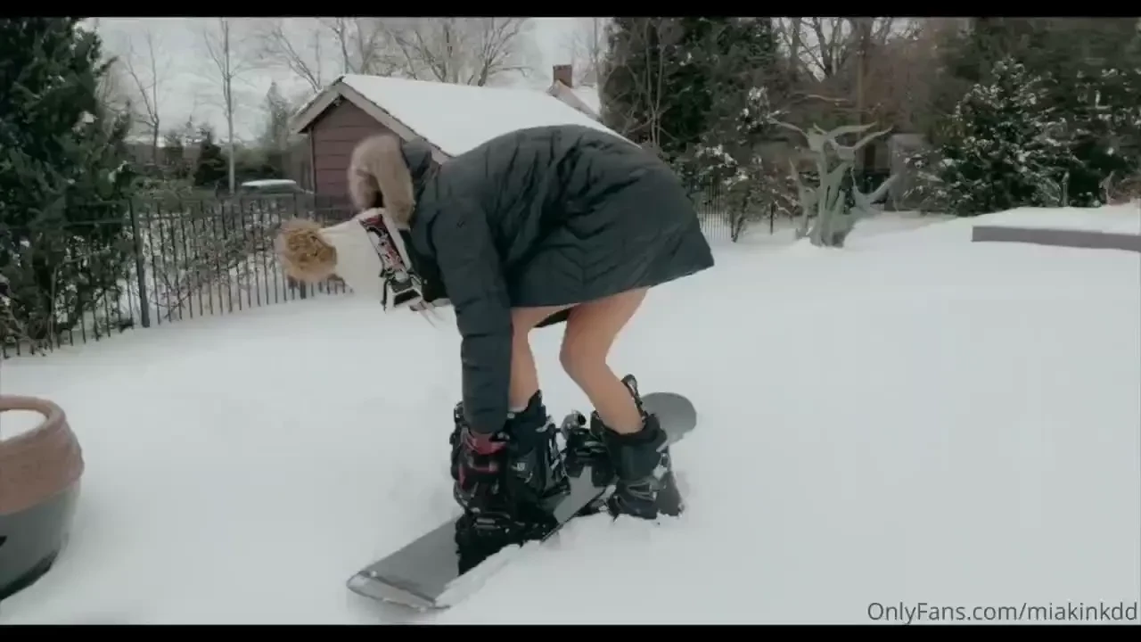 Snow makes nipples look so good 