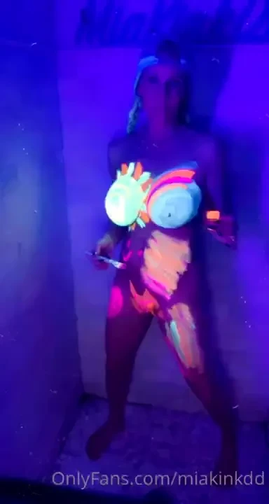 Live now on chaturbate com miakinkdd 