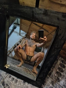 It s getting very hot here i m very hot hace mucho calor aqu tengo