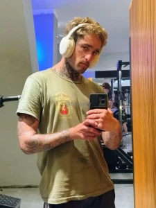 Today he trained hard chest and now to the beach hoy he entrenado duro