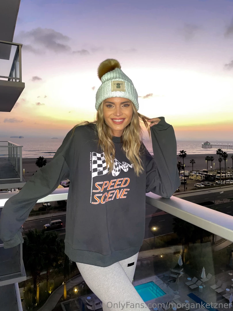 Guess whats under my cozy winter look 