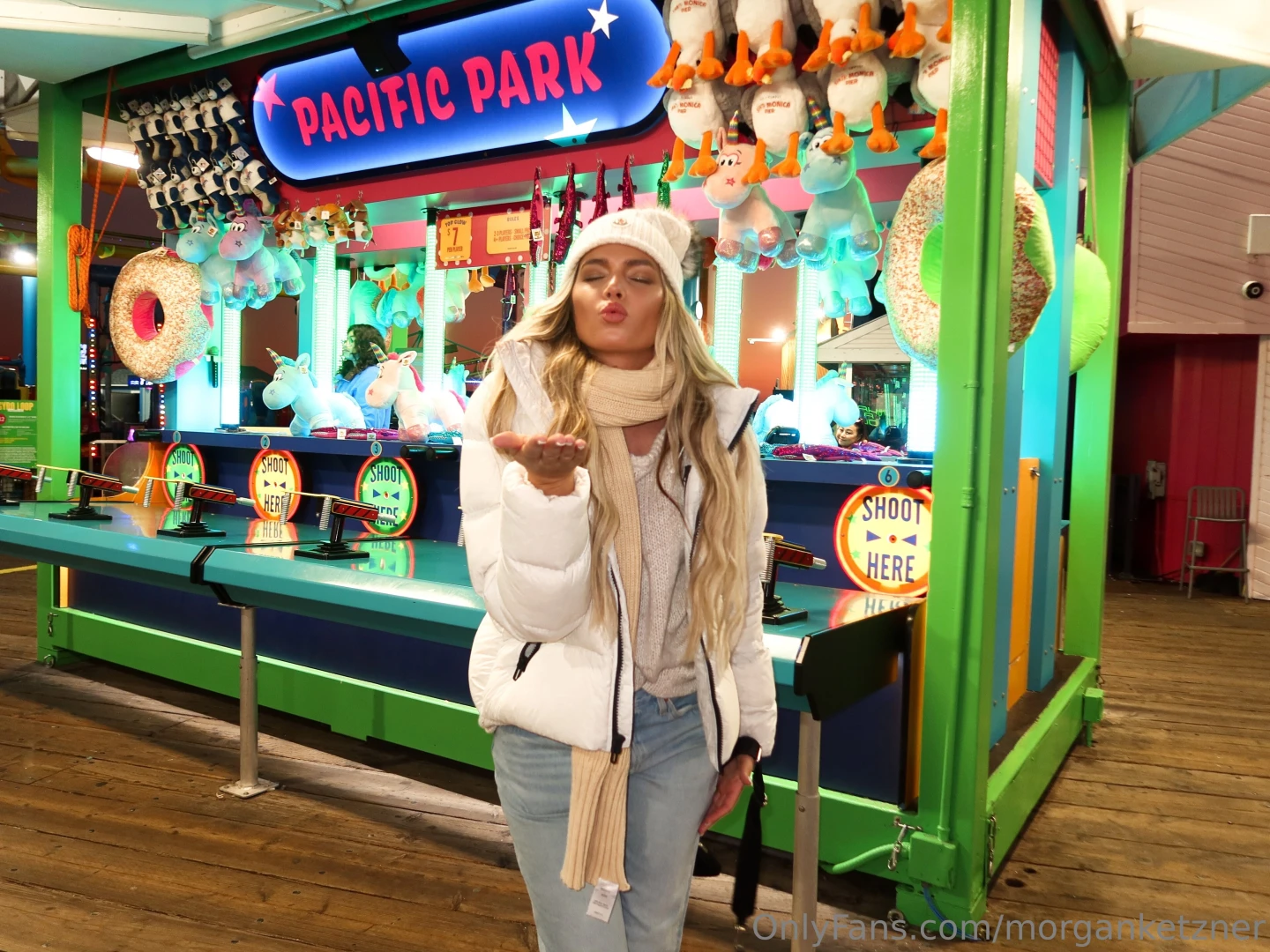 Winter looks good on me 